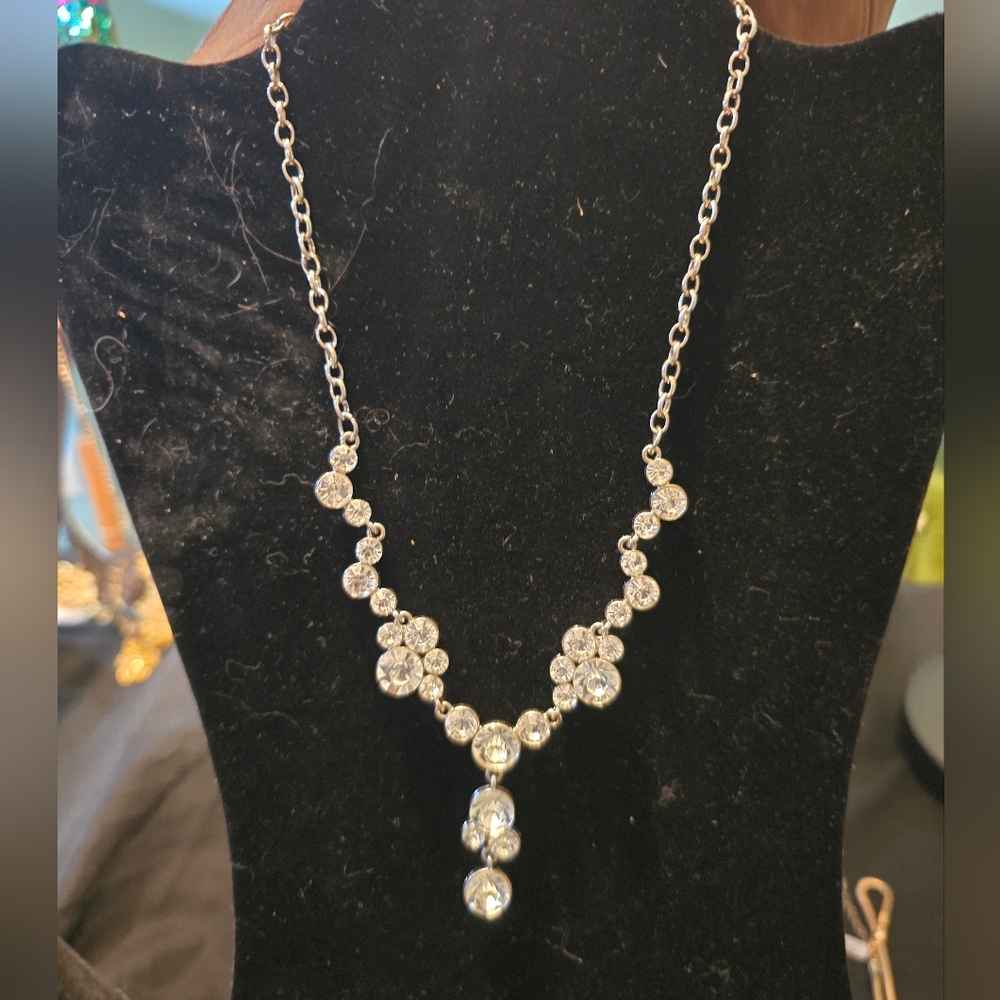Exquisite Silver-tone Y Drop Rhinestone Necklace - Picture 3 of 7